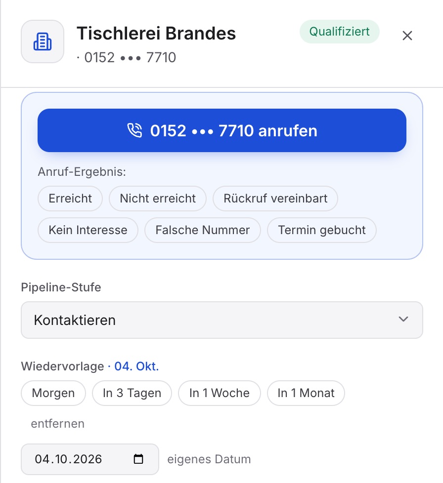 Geöffnete Karte „Tischlerei Brandes“ mit dem Knopf zum Anrufen, den sechs Ergebnissen, Pipeline-Stufe und Wiedervorlage.