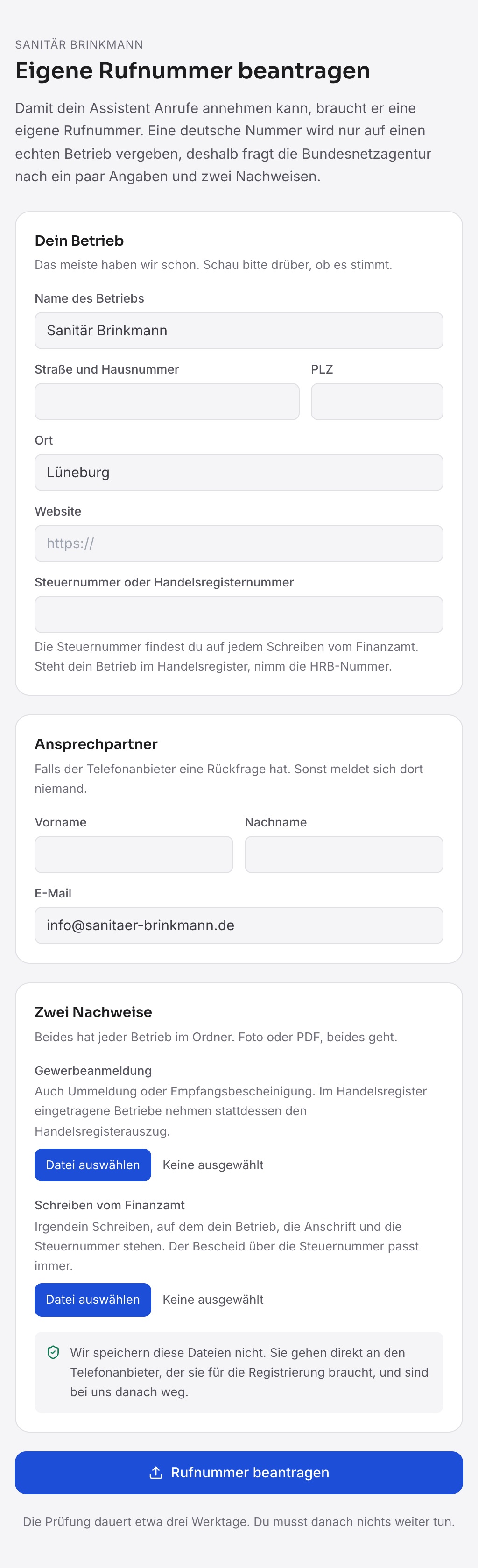 Die Seite „Eigene Rufnummer beantragen“ mit Dein Betrieb, Ansprechpartner und dem Kasten „Zwei Nachweise“ mit Gewerbeanmeldung und Schreiben vom Finanzamt.