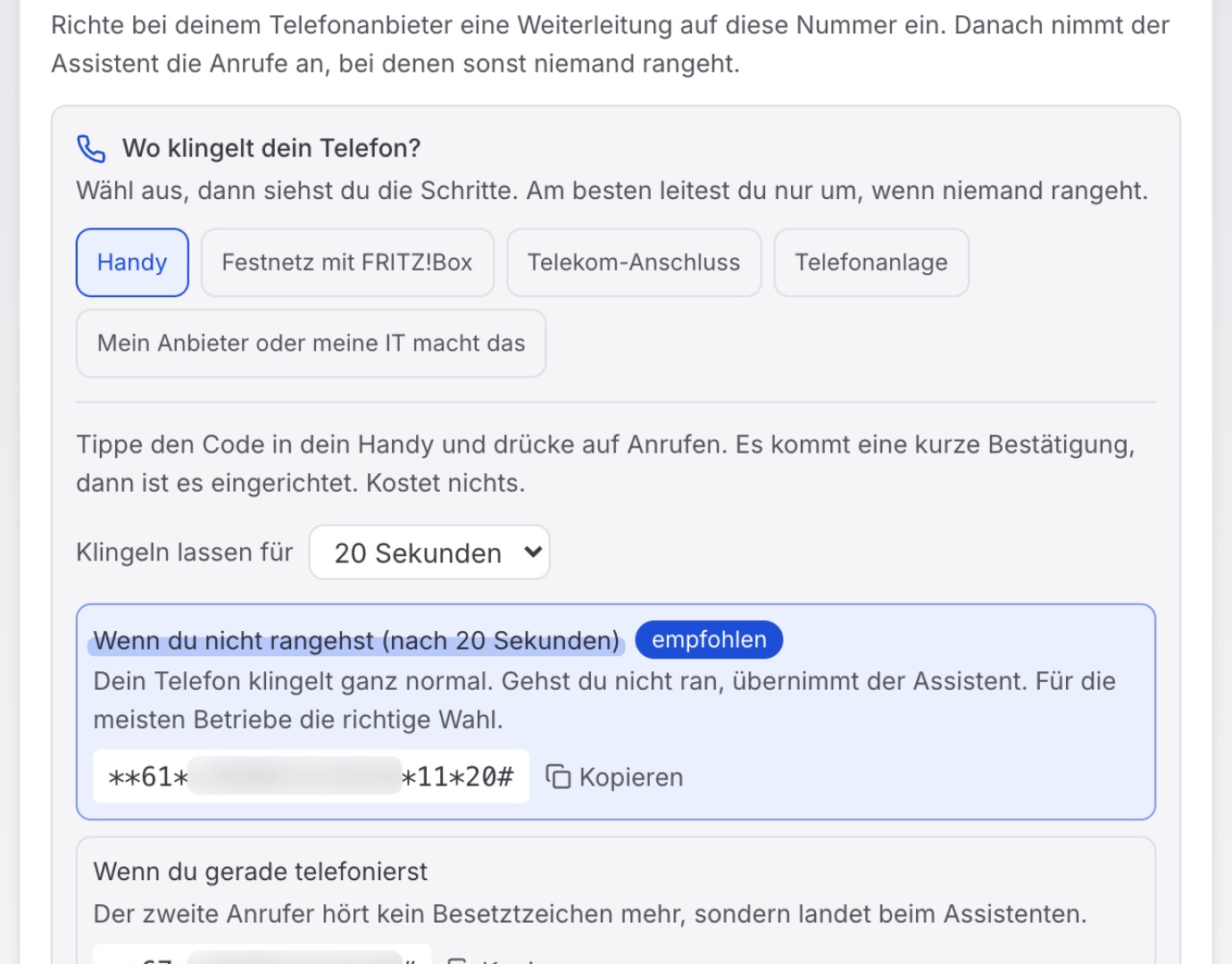 Die Auswahl „Wo klingelt dein Telefon?“ mit „Handy“ gewählt, darunter „Klingeln lassen für 20 Sekunden“ und die markierte Zeile „Wenn du nicht rangehst (nach 20 Sekunden)“ mit „empfohlen“, die Nummer im Code weichgezeichnet.